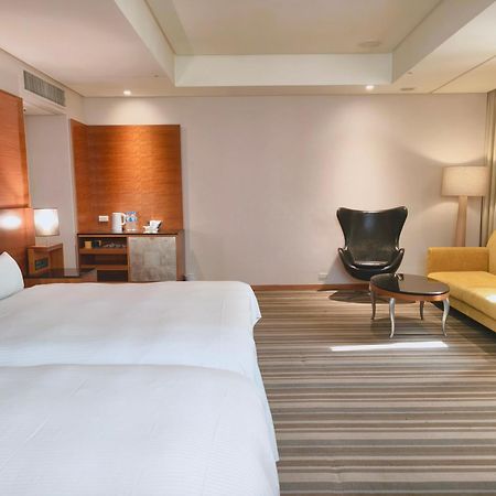 Via Hotel Breeze Тайпей Екстериор снимка